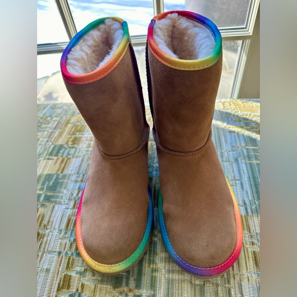 Classic Short Rainbow Ugg Boots in Chestnut